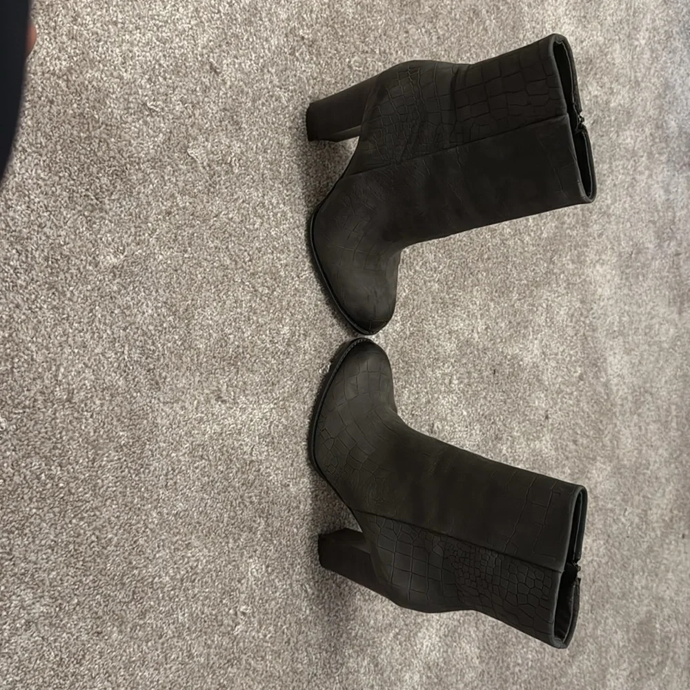 Sam Edelman gray Heeled Boots Sleek Suede Design - Picture 3 of 4